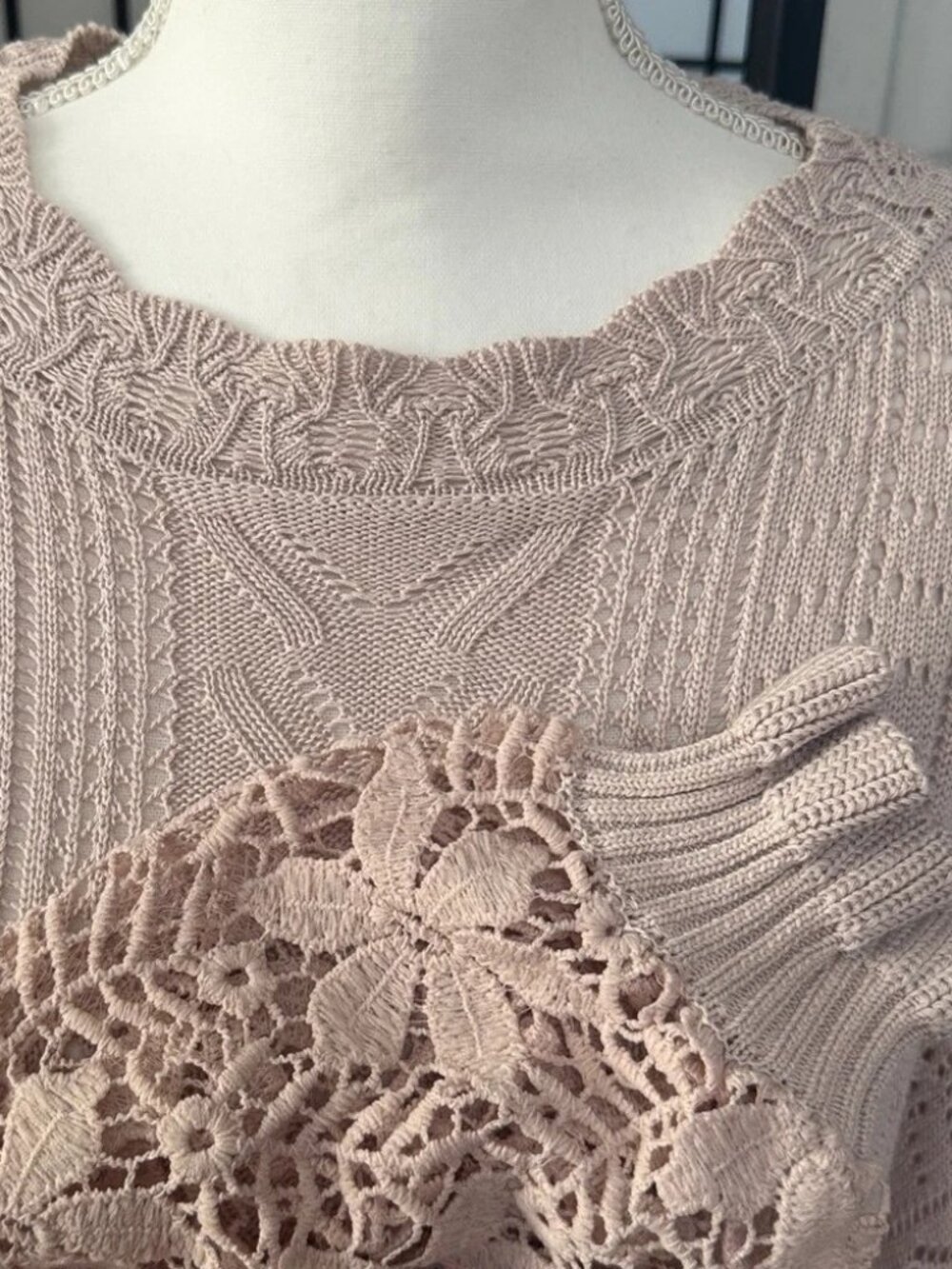 Women’s Pointelle Crochet Cable Lace Sleeve Sweater "NWOT" TAN Size L - Picture 6 of 7